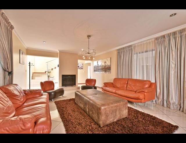 4 BEDROOM HOUSE FOR SALE IN LIEFDE EN VREDE